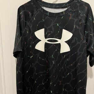Boys Under Armour brand top in excellent condition, size youth large